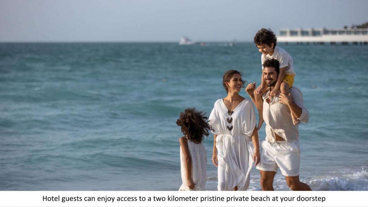 فندق جميرا ميناء السلام دبي المظهر الخارجي الصورة A family at Jumeirah Beach Hotel
