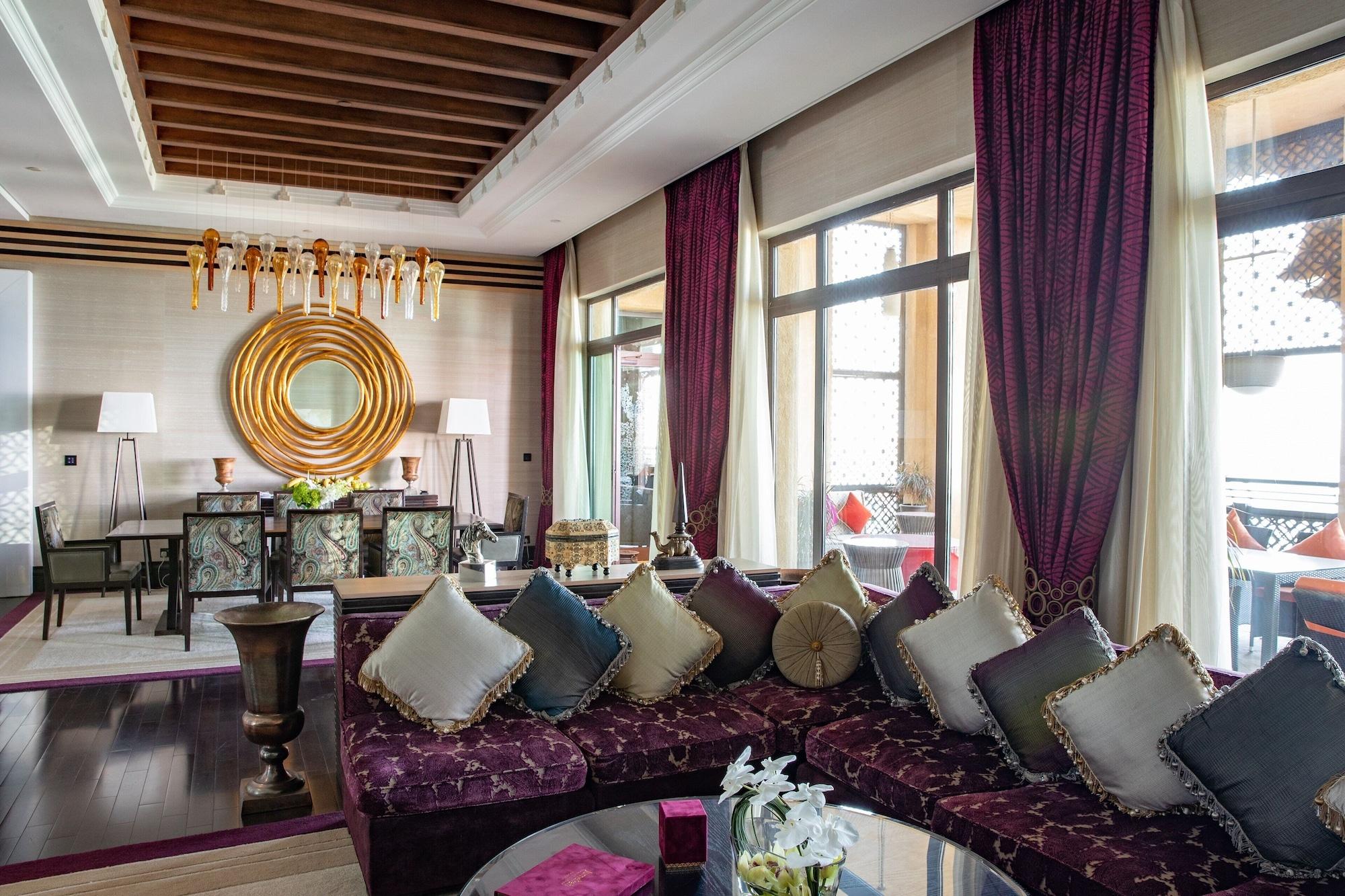 فندق جميرا ميناء السلام دبي المظهر الخارجي الصورة The interior of the hotel