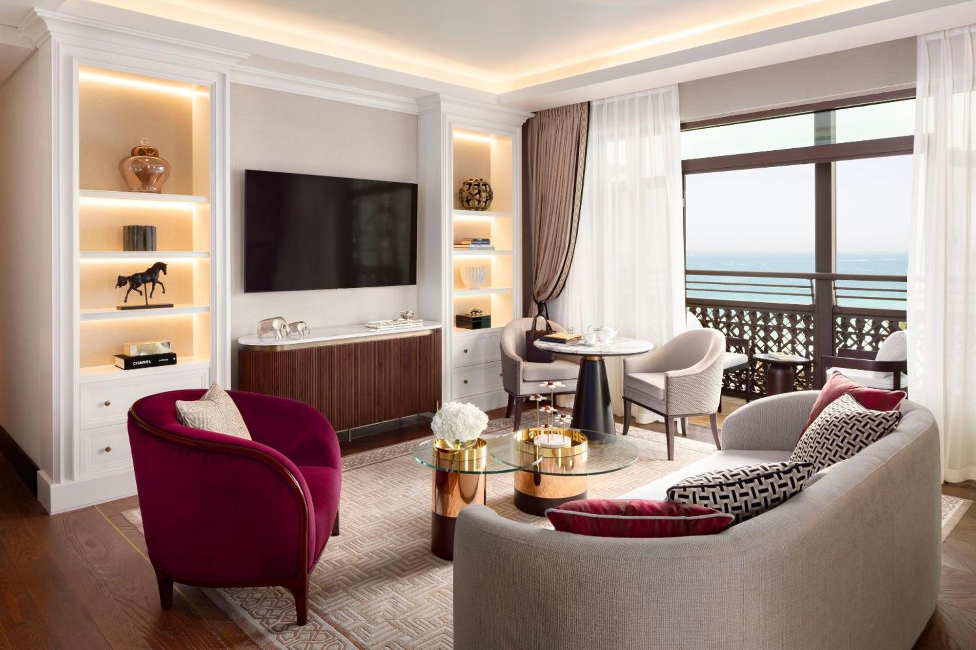 فندق جميرا ميناء السلام دبي المظهر الخارجي الصورة A living room at the Ritz-Carlton, DIFC